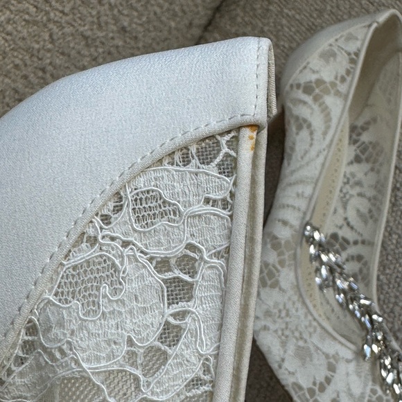 MANOLO BLAHNIK | EU 40
NADIRA WHITE LACE 90 CRYSTAL-EMBELLISHED PUMPS | BRIDAL - Picture 8 of 9